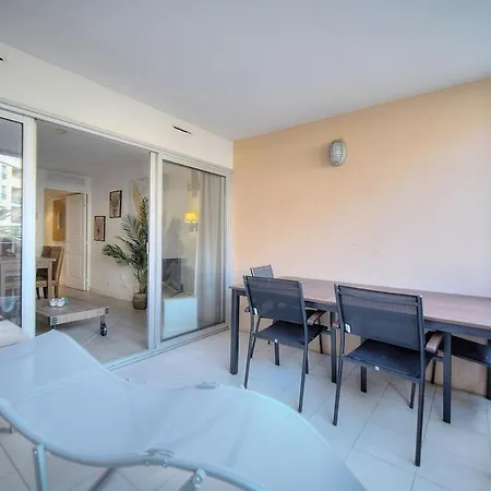 Apartman 221 *